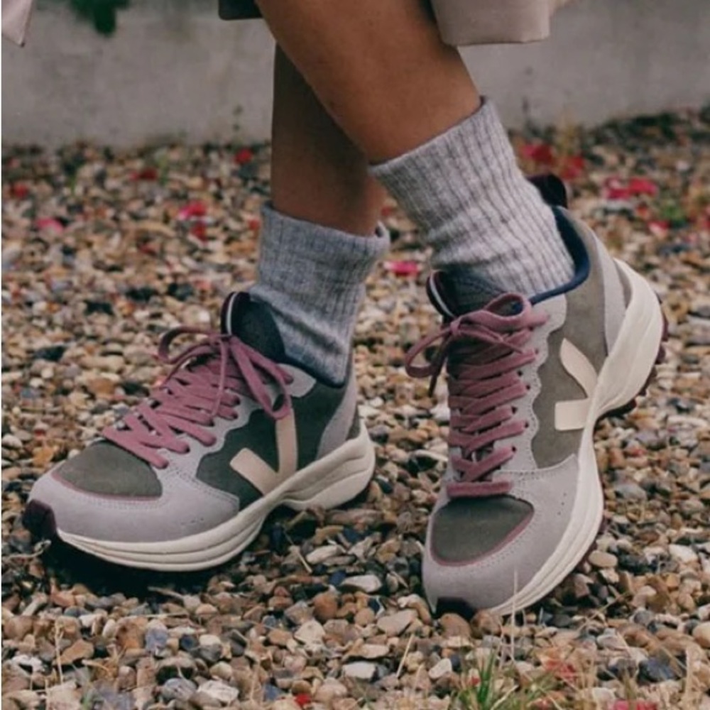 Veja Suede Venturi Sneakers in Oxford Grey